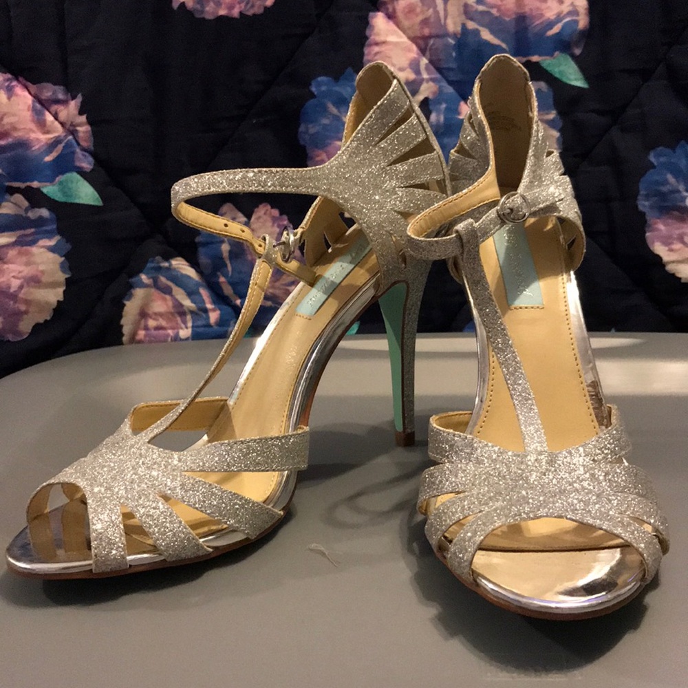 3.5 inch silver sparkly heels
